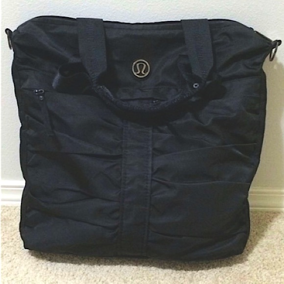 lululemon athletica Handbags - Lululemon Fast in Flight Bag dark grey ⭐️⭐️⭐️⭐️
